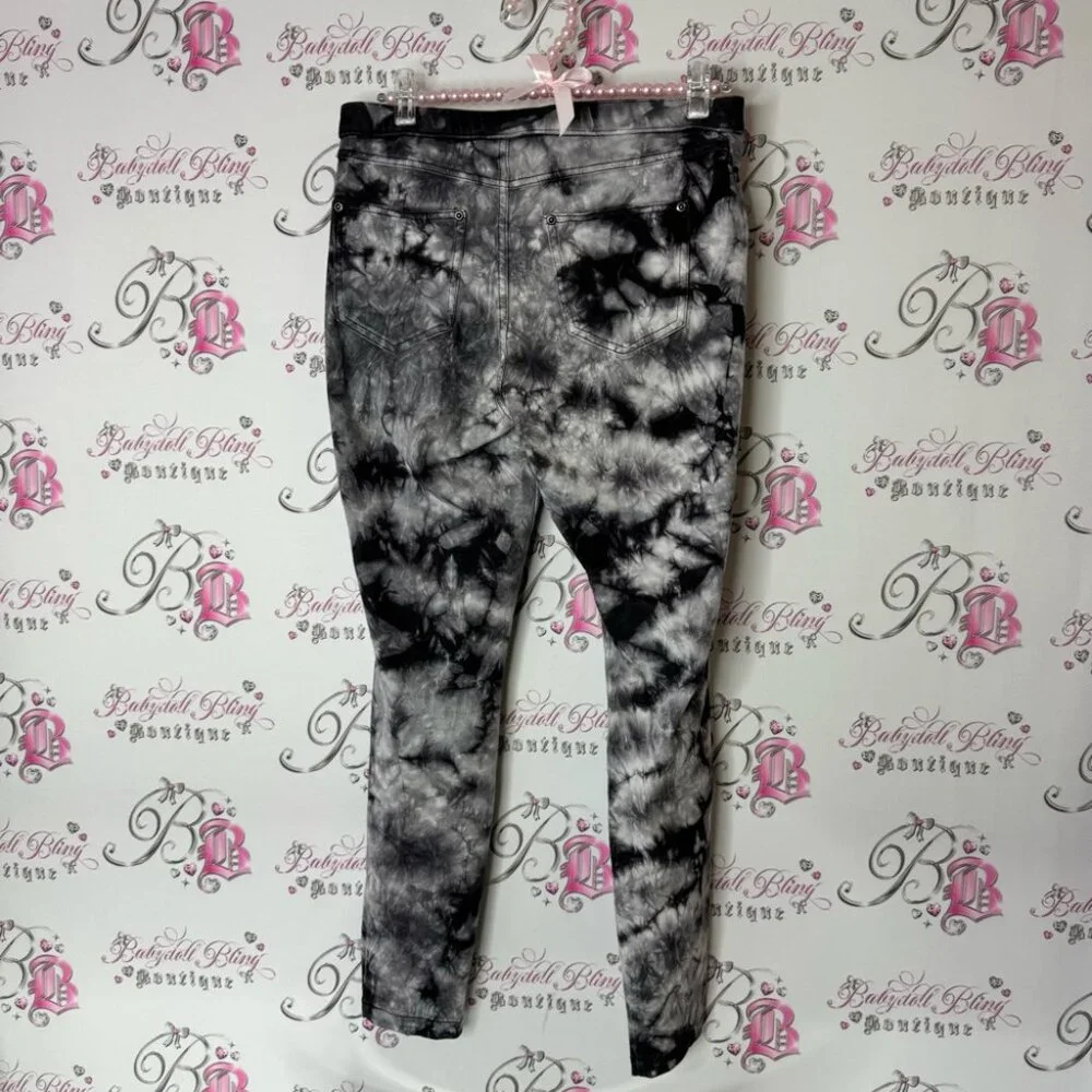 HUE pants stretchy Black and Gray Tie-Dye Skinny Jeans - Picture 2 of 7